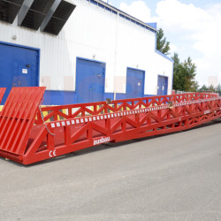 Rampe mobile sous commande